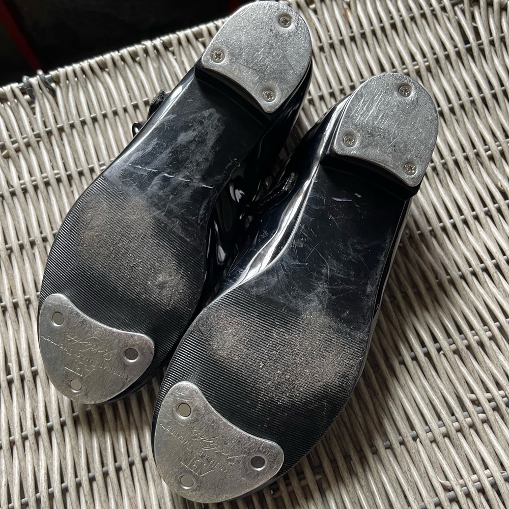 Girls size 13 1/2 tap shoes